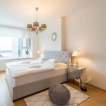 Panorama - Luxury In The Center Of Bratislava, Free Parking, Location Apartman